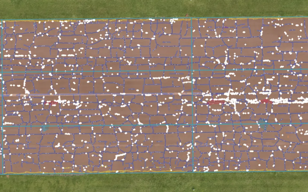 Close-up of the runway with the crack network traced and the surface scored
